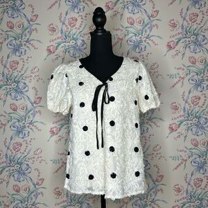 ACE BY AIMEE SIZE MEDIUM POLKA DOT DAISY BLOUSE